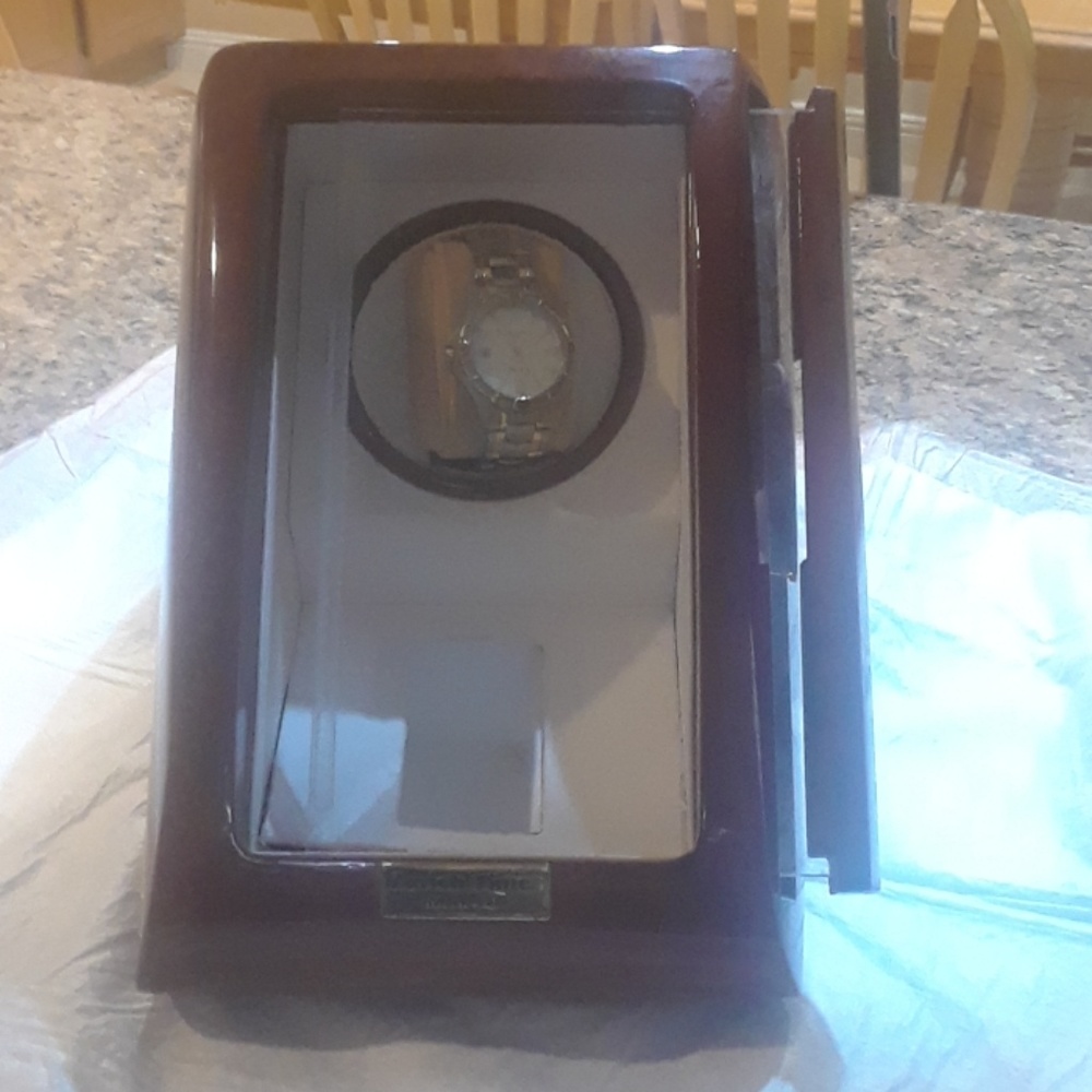 Watch case - Picture 2 of 3